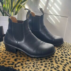 Sz 9 Black heeled Blundstone Chelsea boots